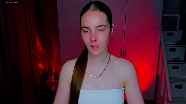 Snapshot of Maddy_Wood_ chatting on June 8, 2026, 3:56 pm Maddy Wood online show from June 8, 2026, 3:56 pm