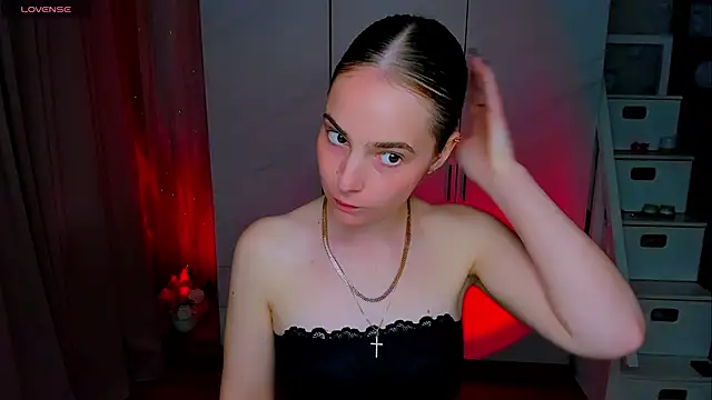 Snapshot of Maddy_Wood_ chatting on June 19, 2026, 4:55 pm Maddy Wood online show from June 19, 2026, 4:55 pm