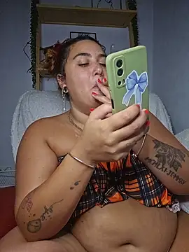 Snapshot of Deesse_luna chatting on August 3, 2026, 7:28 pm Deesse luna online show from August 3, 2026, 7:28 pm