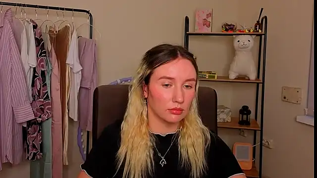 AshleyySchwartz online show from February 18, 2026, 2:24 pm