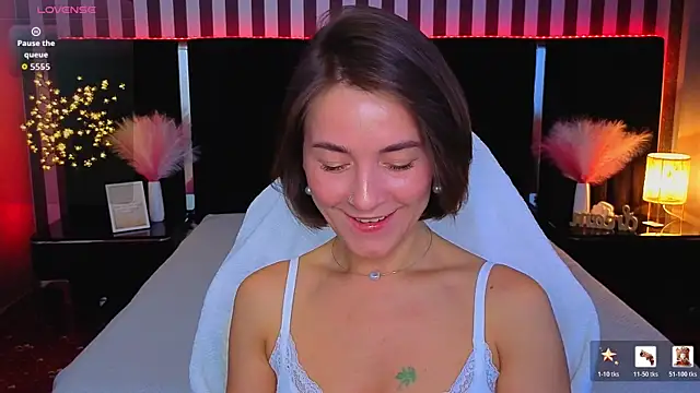 Snapshot of GracefulMichelle chatting on June 1, 2026, 7:48 pm GracefulMichelle online show from June 1, 2026, 7:48 pm