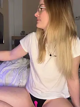 melanieTesss online show from April 25, 2026, 3:42 pm