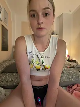 melanieTesss online show from August 5, 2026, 8:33 pm