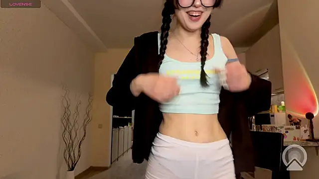 alicelanei online show from April 24, 2026, 7:27 pm