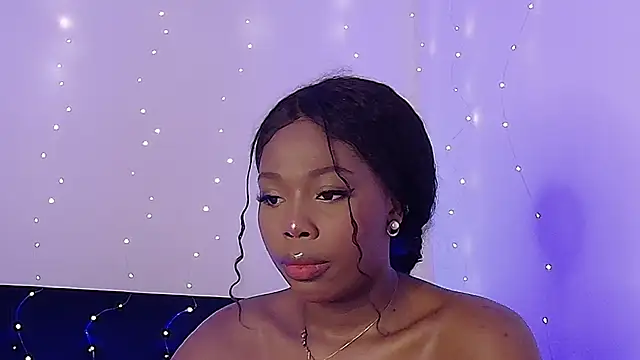 Lunaruiz online show from February 24, 2026, 11:25 pm