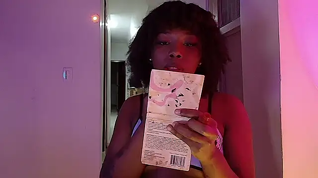 Lunaruiz online show from March 17, 2026, 11:52 pm