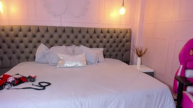 hillary bigbutt online show from February 25, 2026, 11:36 pm