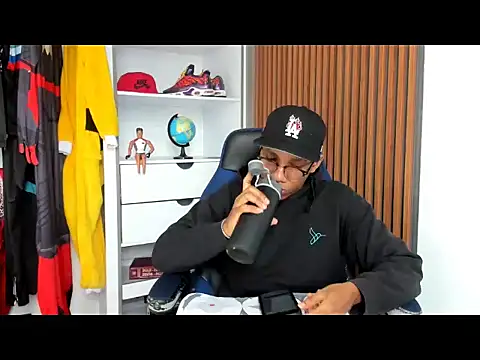 yandi hot online show from February 18, 2026, 2:02 pm