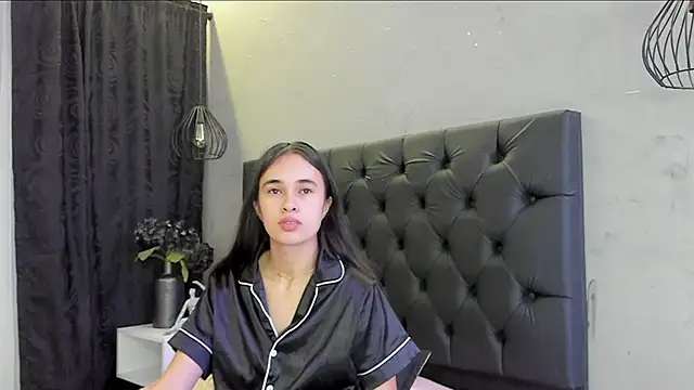 Snapshot of alice__susan chatting on May 31, 2026, 11:39 am alice susan online show from May 31, 2026, 11:39 am