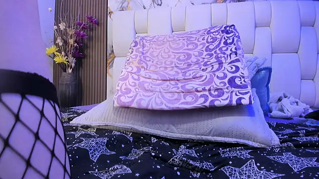 alisstarr online show from June 3, 2026, 2:33 pm