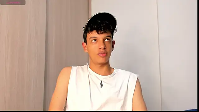 Snapshot of Maxfrost1 chatting on February 22, 2026, 8:29 pm Maxfrost1 online show from February 22, 2026, 8:29 pm