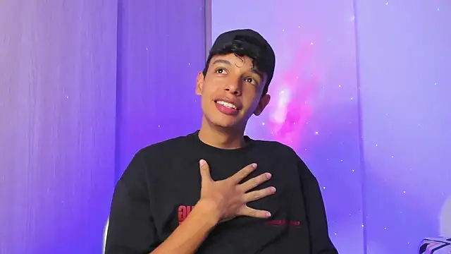 Snapshot of Maxfrost1 chatting on March 5, 2026, 11:12 pm Maxfrost1 online show from March 5, 2026, 11:12 pm