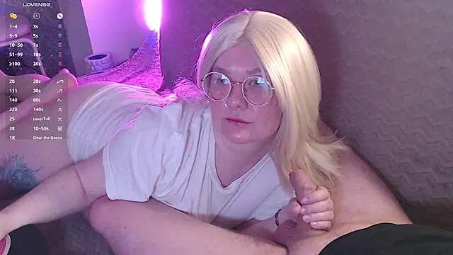 Snapshot of alisonsxxx chatting on May 28, 2026, 8:33 am alisonsxxx online show from May 28, 2026, 8:33 am