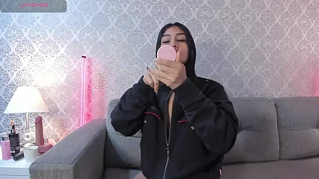 SophiaMoreno online show from March 6, 2026, 1:51 pm