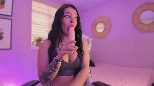 Lummii  online show from February 19, 2026, 7:32 pm