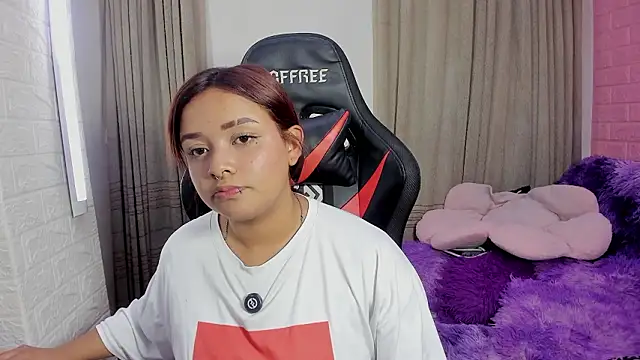 Sienna Lux01 online show from February 24, 2026, 6:28 pm