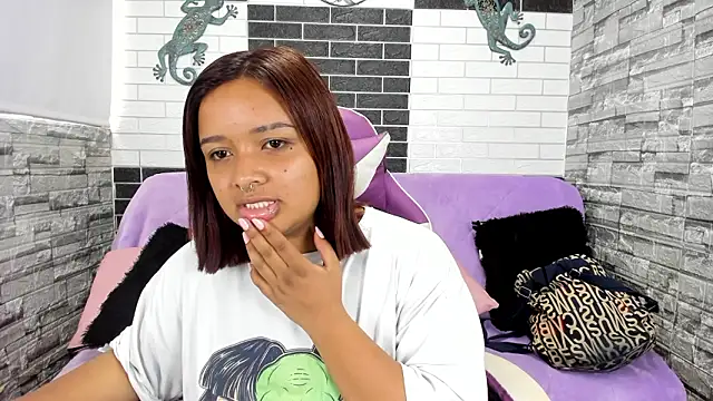 Sienna Lux01 online show from March 4, 2026, 3:29 pm