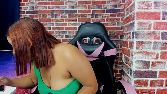 Sienna Lux01 online show from March 18, 2026, 1:09 am