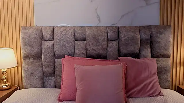 lady dark  online show from March 9, 2026, 8:02 pm