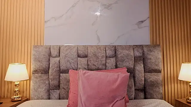 lady dark  online show from March 13, 2026, 8:04 pm