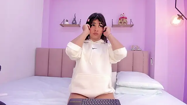 camila scoth online show from July 27, 2026, 12:01 pm