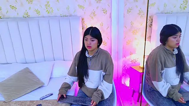 Khloe Moon online show from April 29, 2026, 12:20 pm
