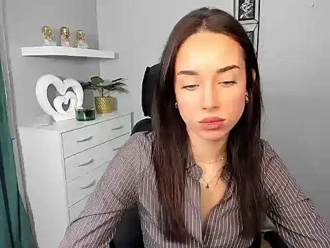 AdeleSolo online show from February 18, 2026, 6:53 am