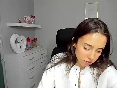 AdeleSolo online show from March 16, 2026, 6:39 am