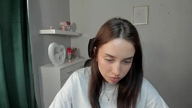 AdeleSolo online show from April 30, 2026, 12:44 pm
