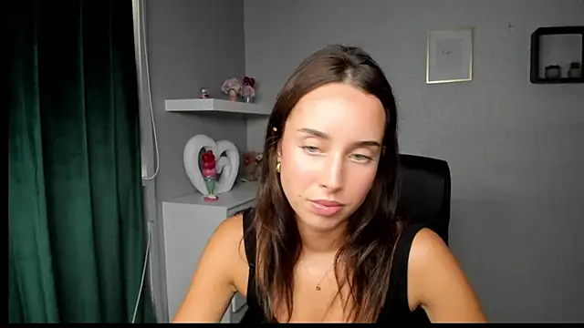 AdeleSolo online show from July 12, 2026, 1:24 pm