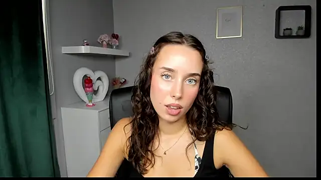 AdeleSolo online show from July 22, 2026, 12:52 pm