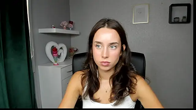 AdeleSolo online show from July 24, 2026, 12:36 pm