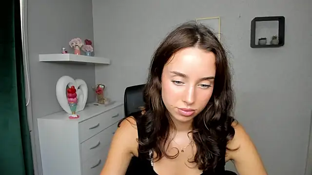AdeleSolo online show from July 31, 2026, 12:37 pm