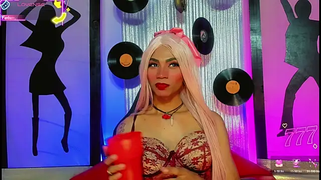 Snapshot of suzume_Mendez chatting on June 6, 2026, 10:58 pm suzume Mendez online show from June 6, 2026, 10:58 pm