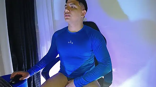 Snapshot of Uriel_Ray_ chatting on March 13, 2026, 11:22 pm Uriel Ray online show from March 13, 2026, 11:22 pm