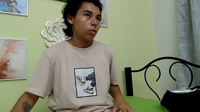 skinnysexy18 online show from May 3, 2026, 7:42 pm