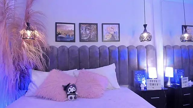 Bella  Peach online show from April 23, 2026, 3:08 am