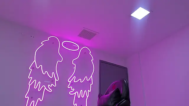 Snapshot of Evelin__thompsson chatting on June 5, 2026, 3:13 am Evelin thompsson online show from June 5, 2026, 3:13 am
