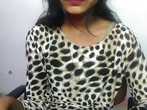 Snapshot of Hotsurbhi chatting on April 13, 2026, 8:09 am Hotsurbhi online show from April 13, 2026, 8:09 am
