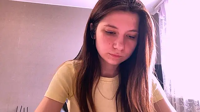 Snapshot of LunnaBliss chatting on April 18, 2026, 8:07 am LunnaBliss online show from April 18, 2026, 8:07 am