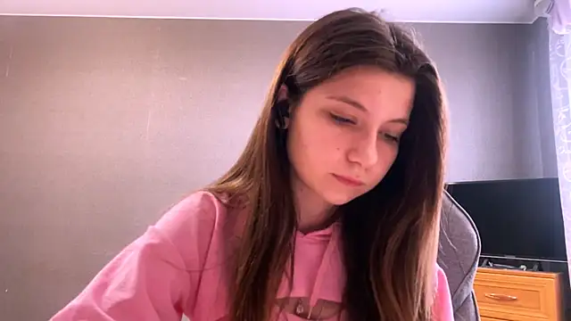 Snapshot of LunnaBliss chatting on April 28, 2026, 1:49 pm LunnaBliss online show from April 28, 2026, 1:49 pm