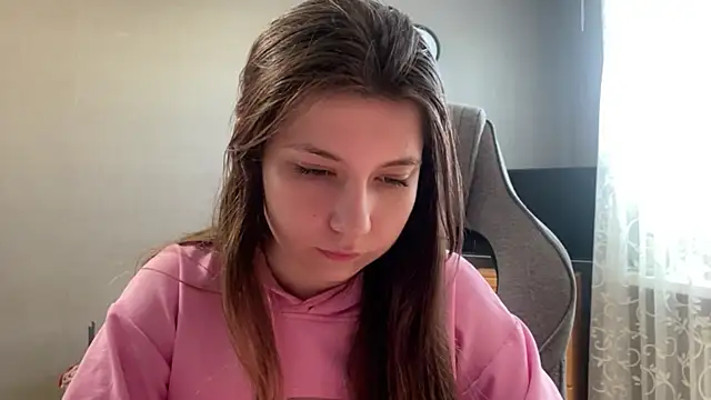 Snapshot of LunnaBliss chatting on May 15, 2026, 2:24 pm LunnaBliss online show from May 15, 2026, 2:24 pm