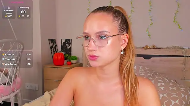 Snapshot of Miaa_Hill chatting on July 28, 2026, 4:39 pm Miaa Hill online show from July 28, 2026, 4:39 pm