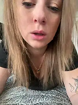 Frenchgirl45 online show from March 4, 2026, 1:17 pm