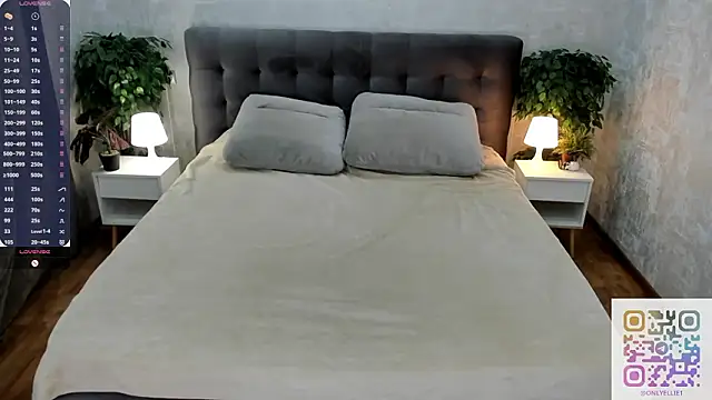  smile in glow  online show from March 11, 2026, 5:41 pm