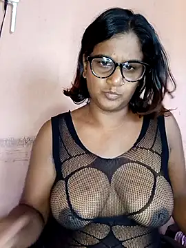 indianstrawberrylips4u online show from April 20, 2026, 5:54 am