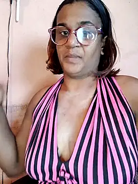 indianstrawberrylips4u online show from April 29, 2026, 7:56 am
