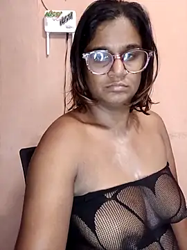 indianstrawberrylips4u online show from April 30, 2026, 5:14 am