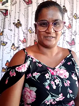 indianstrawberrylips4u online show from May 2, 2026, 10:53 am