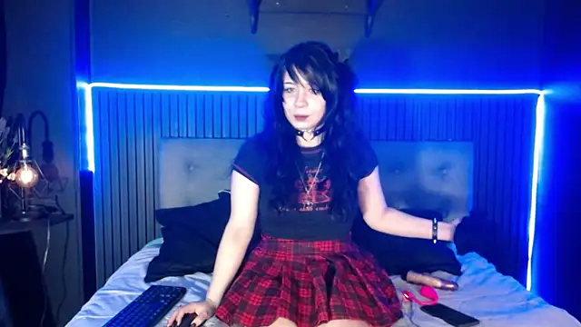 CHERRY DARCK online show from April 24, 2026, 2:41 pm